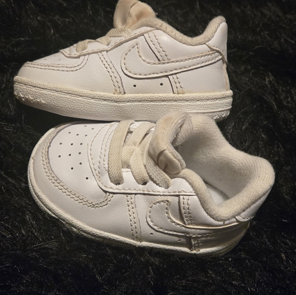Nike White Kids Sneakers - Picture 3 of 5